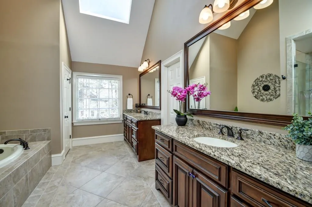 7695 Blandford Place, Sandy Springs, Georgia 30350, 6 Bedrooms Bedrooms, ,5 BathroomsBathrooms,Residential,Sold,7695 Blandford Place,5970606