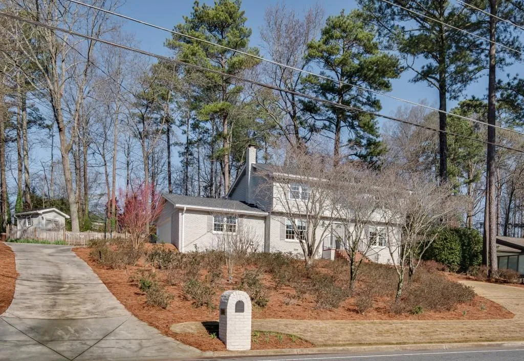 550 Spalding Drive, Sandy Springs, Georgia 30328, 4 Bedrooms Bedrooms, ,2 BathroomsBathrooms,Residential,Sold,550 Spalding Drive,6685445