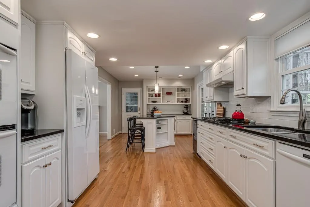 550 Spalding Drive, Sandy Springs, Georgia 30328, 4 Bedrooms Bedrooms, ,2 BathroomsBathrooms,Residential,Sold,550 Spalding Drive,6685445