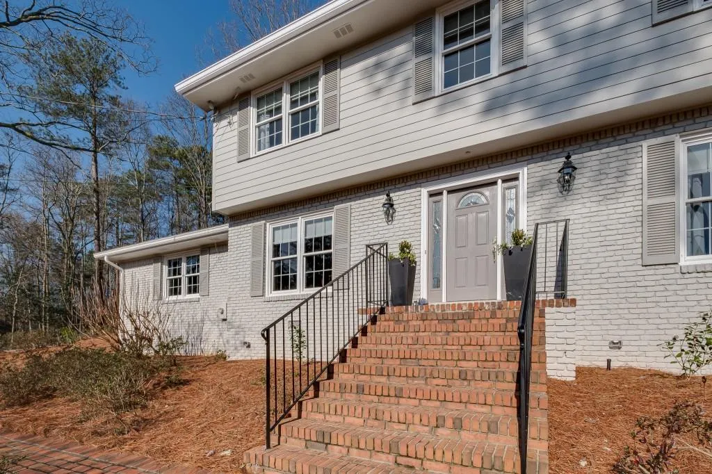 550 Spalding Drive, Sandy Springs, Georgia 30328, 4 Bedrooms Bedrooms, ,2 BathroomsBathrooms,Residential,Sold,550 Spalding Drive,6685445