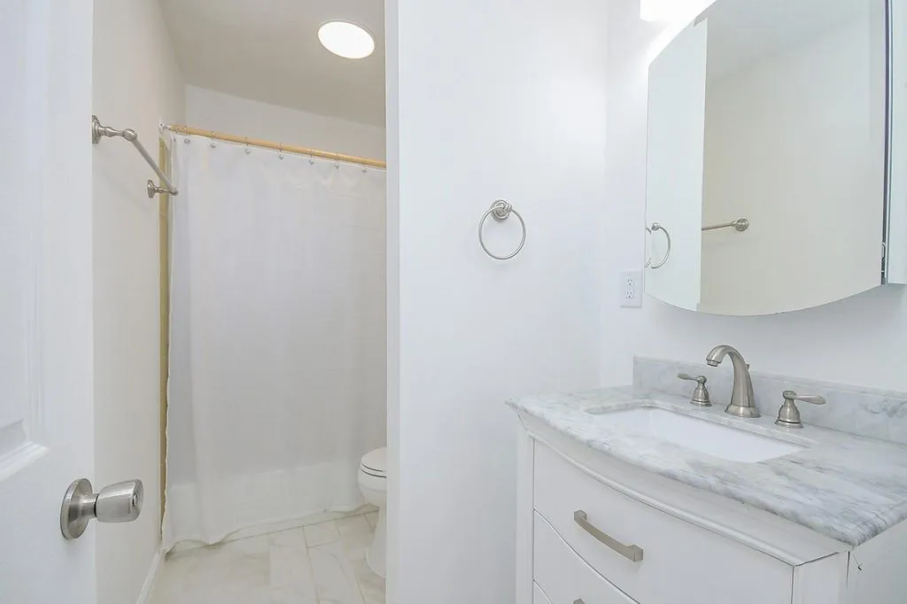 6700 Roswell Road Unit 31g, Sandy Springs, Georgia 30328, 2 Bedrooms Bedrooms, ,2 BathroomsBathrooms,Residential,Sold,6700 Roswell Road Unit 31g,6759306