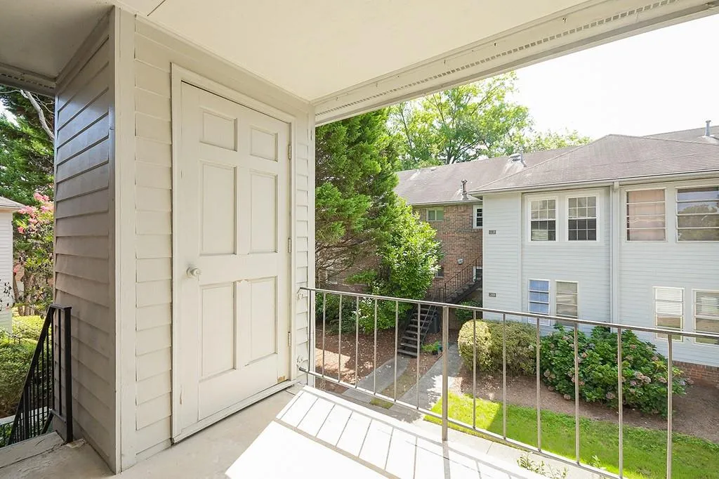 6700 Roswell Road Unit 31g, Sandy Springs, Georgia 30328, 2 Bedrooms Bedrooms, ,2 BathroomsBathrooms,Residential,Sold,6700 Roswell Road Unit 31g,6759306