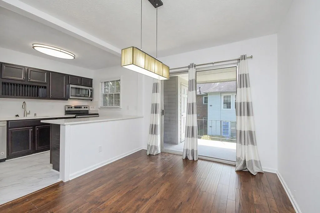 6700 Roswell Road Unit 31g, Sandy Springs, Georgia 30328, 2 Bedrooms Bedrooms, ,2 BathroomsBathrooms,Residential,Sold,6700 Roswell Road Unit 31g,6759306