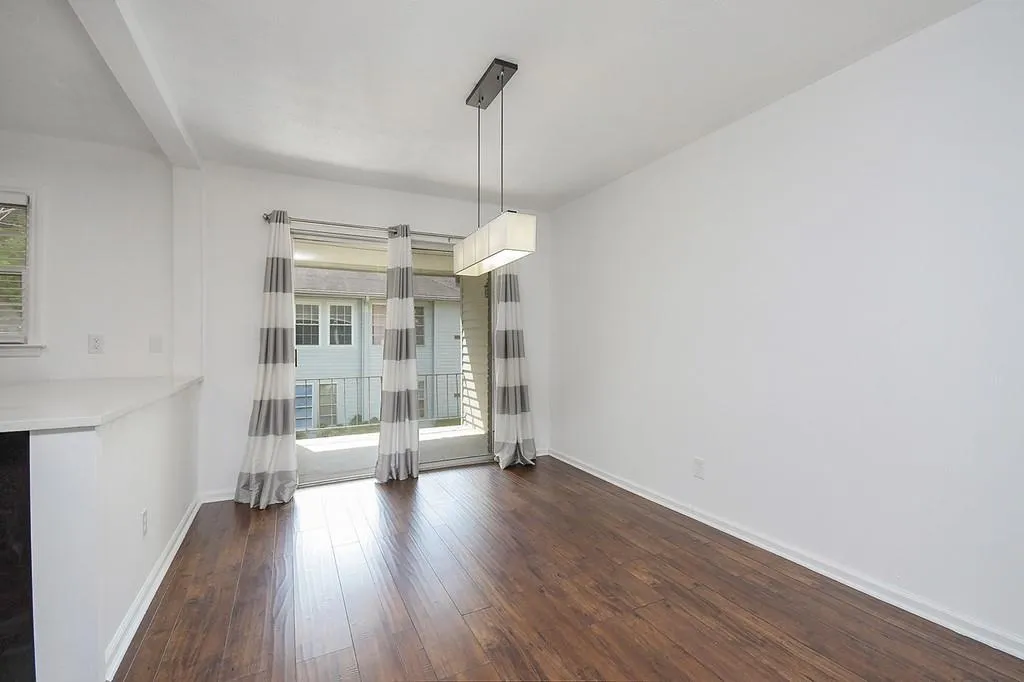 6700 Roswell Road Unit 31g, Sandy Springs, Georgia 30328, 2 Bedrooms Bedrooms, ,2 BathroomsBathrooms,Residential,Sold,6700 Roswell Road Unit 31g,6759306