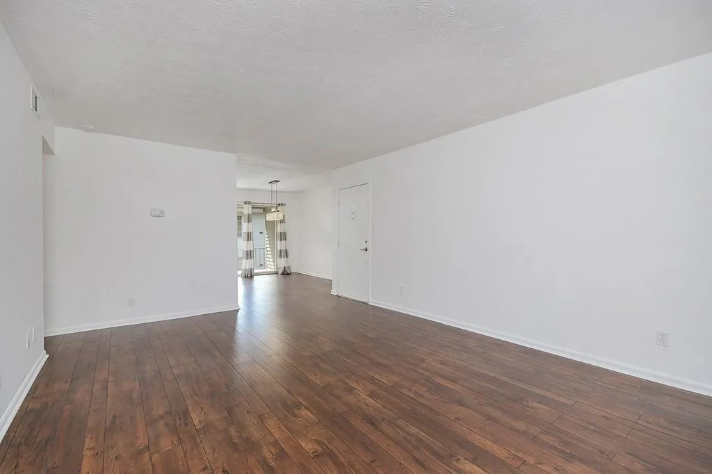 6700 Roswell Road Unit 31g, Sandy Springs, Georgia 30328, 2 Bedrooms Bedrooms, ,2 BathroomsBathrooms,Residential,Sold,6700 Roswell Road Unit 31g,6759306