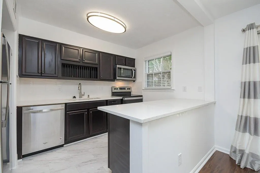 6700 Roswell Road Unit 31g, Sandy Springs, Georgia 30328, 2 Bedrooms Bedrooms, ,2 BathroomsBathrooms,Residential,Sold,6700 Roswell Road Unit 31g,6759306