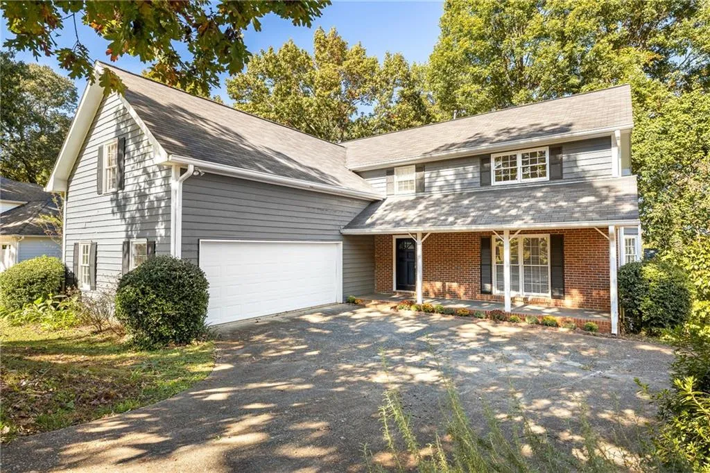 240 Zephyr Court, Sandy Springs, Georgia 30350, 4 Bedrooms Bedrooms, ,2 BathroomsBathrooms,Residential,Sold,240 Zephyr Court,6965456