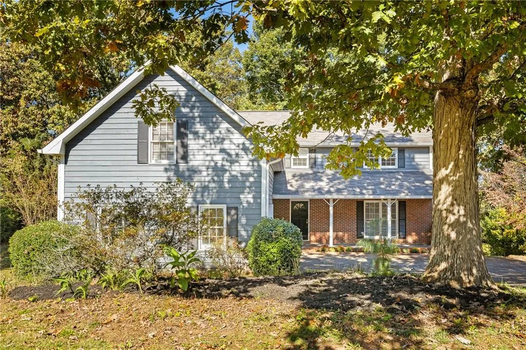 240 Zephyr Court, Sandy Springs, Georgia 30350, 4 Bedrooms Bedrooms, ,2 BathroomsBathrooms,Residential,Sold,240 Zephyr Court,6965456