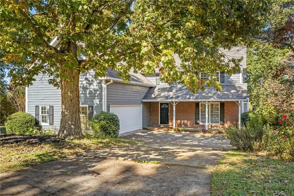 240 Zephyr Court, Sandy Springs, Georgia 30350, 4 Bedrooms Bedrooms, ,2 BathroomsBathrooms,Residential,Sold,240 Zephyr Court,6965456