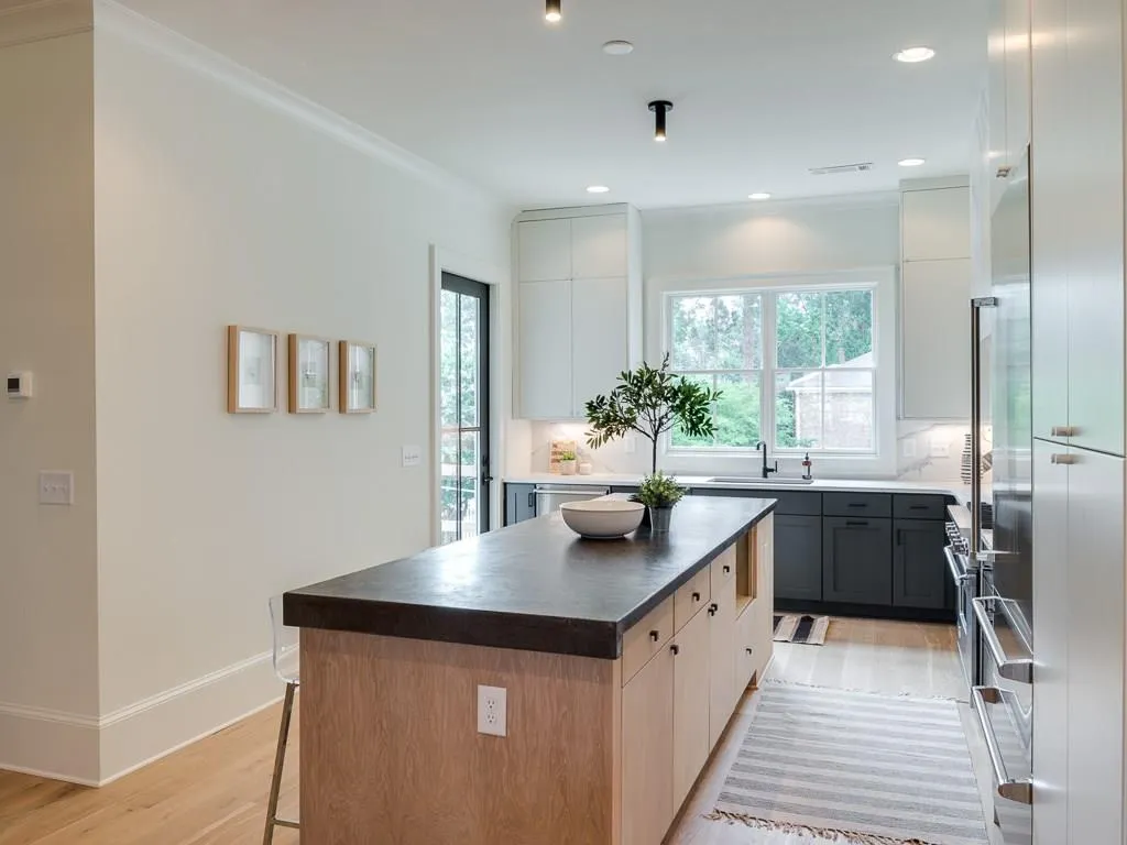 3667 Peachtree Road Ne Unit 1, Atlanta, Georgia 30319, 3 Bedrooms Bedrooms, ,3 BathroomsBathrooms,Residential,Sold,3667 Peachtree Road Ne Unit 1,6014052