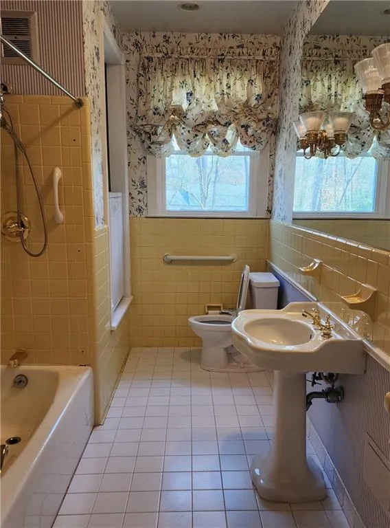 6525 Riverside Drive, Atlanta, Georgia 30328, 5 Bedrooms Bedrooms, ,4 BathroomsBathrooms,Residential,Sold,6525 Riverside Drive,7174692