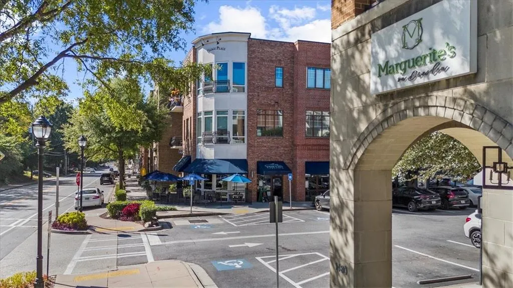 2582 N Thompson Road Ne, Atlanta, Georgia 30319, 5 Bedrooms Bedrooms, ,3 BathroomsBathrooms,Residential,For Sale,2582 N Thompson Road Ne,7665904