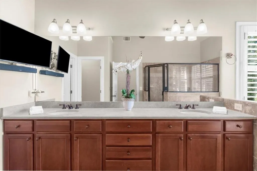 2582 N Thompson Road Ne, Atlanta, Georgia 30319, 5 Bedrooms Bedrooms, ,3 BathroomsBathrooms,Residential,For Sale,2582 N Thompson Road Ne,7665904