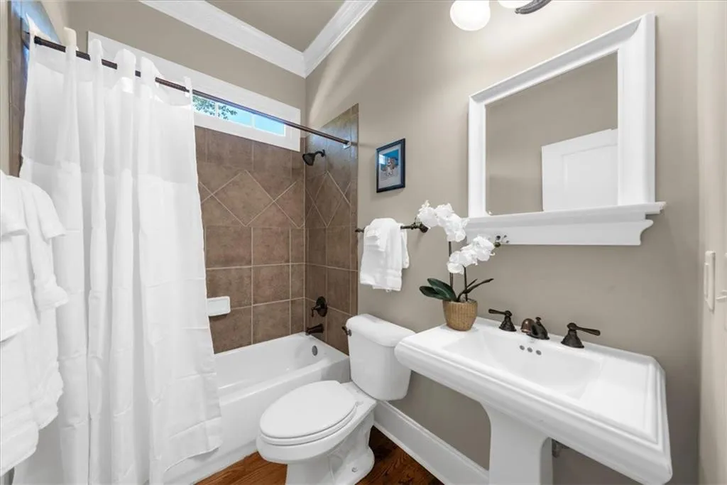 2582 N Thompson Road Ne, Atlanta, Georgia 30319, 5 Bedrooms Bedrooms, ,3 BathroomsBathrooms,Residential,For Sale,2582 N Thompson Road Ne,7665904