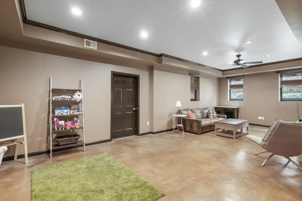 725 Hunting View Point, Atlanta, Georgia 30328, 4 Bedrooms Bedrooms, ,4 BathroomsBathrooms,Residential,Sold,725 Hunting View Point,6698434