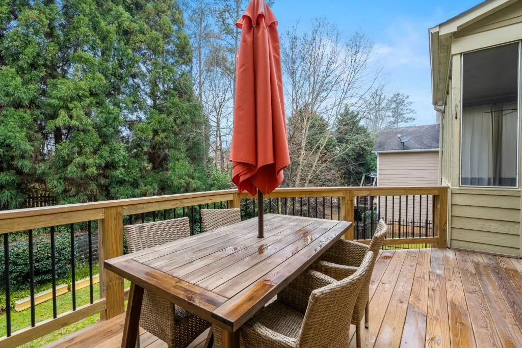 725 Hunting View Point, Atlanta, Georgia 30328, 4 Bedrooms Bedrooms, ,4 BathroomsBathrooms,Residential,Sold,725 Hunting View Point,6698434