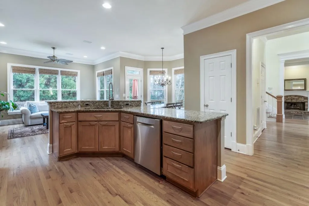 725 Hunting View Point, Atlanta, Georgia 30328, 4 Bedrooms Bedrooms, ,4 BathroomsBathrooms,Residential,Sold,725 Hunting View Point,6698434
