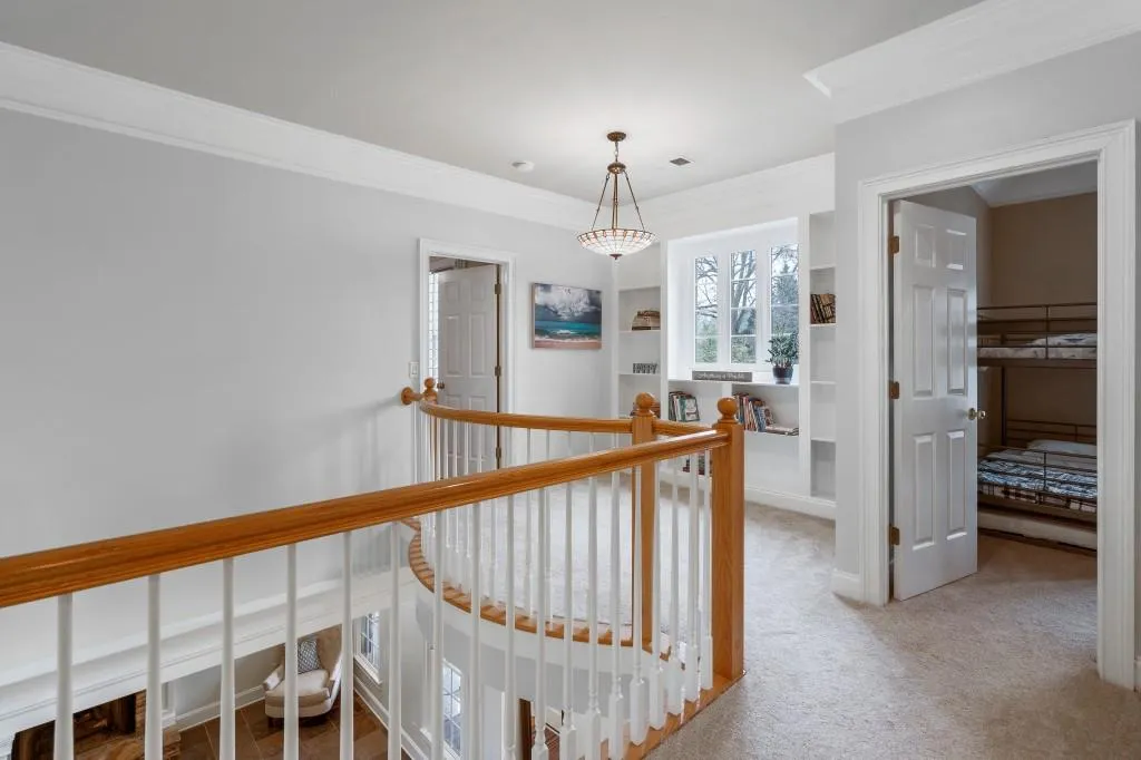 725 Hunting View Point, Atlanta, Georgia 30328, 4 Bedrooms Bedrooms, ,4 BathroomsBathrooms,Residential,Sold,725 Hunting View Point,6698434