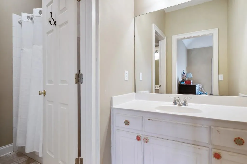 725 Hunting View Point, Atlanta, Georgia 30328, 4 Bedrooms Bedrooms, ,4 BathroomsBathrooms,Residential,Sold,725 Hunting View Point,6698434