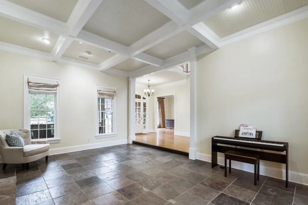 725 Hunting View Point, Atlanta, Georgia 30328, 4 Bedrooms Bedrooms, ,4 BathroomsBathrooms,Residential,Sold,725 Hunting View Point,6698434