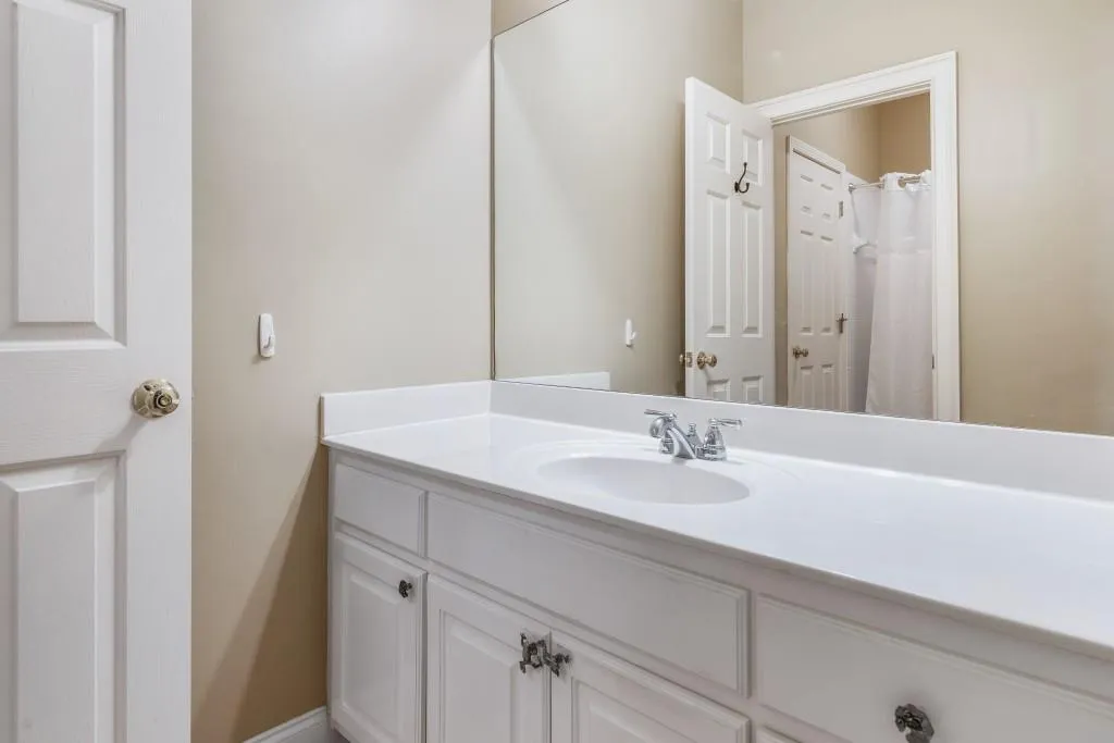 725 Hunting View Point, Atlanta, Georgia 30328, 4 Bedrooms Bedrooms, ,4 BathroomsBathrooms,Residential,Sold,725 Hunting View Point,6698434