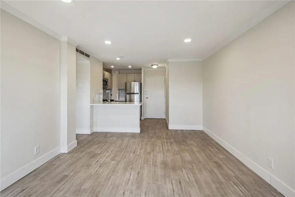 2285 Peachtree Road Ne, Atlanta, Georgia 30309, ,Residential Income,For Sale,2285 Peachtree Road Ne,7582091