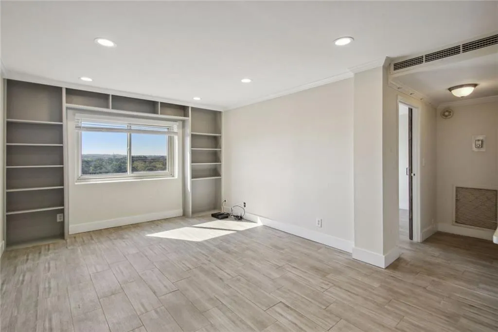 2285 Peachtree Road Ne, Atlanta, Georgia 30309, ,Residential Income,For Sale,2285 Peachtree Road Ne,7582091