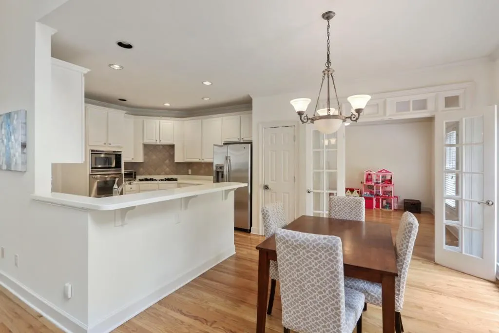 545 Woodmoore Court, Sandy Springs, Georgia 30342, 6 Bedrooms Bedrooms, ,4 BathroomsBathrooms,Residential,Sold,545 Woodmoore Court,6092830