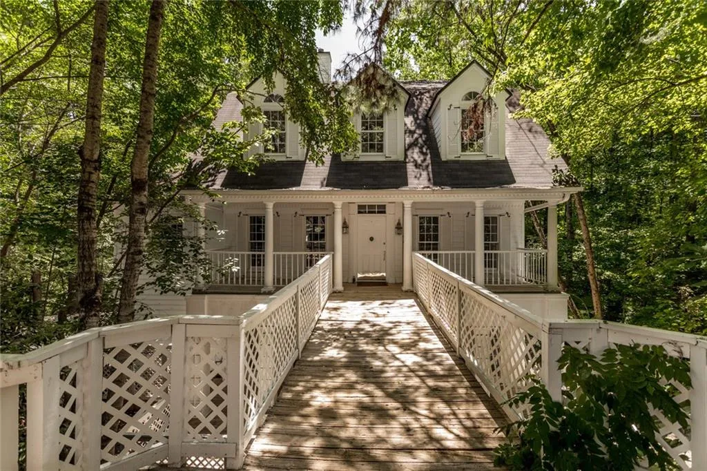8105 River Circle, Sandy Springs, Georgia 30350, 4 Bedrooms Bedrooms, ,2 BathroomsBathrooms,Residential,Sold,8105 River Circle,6516258