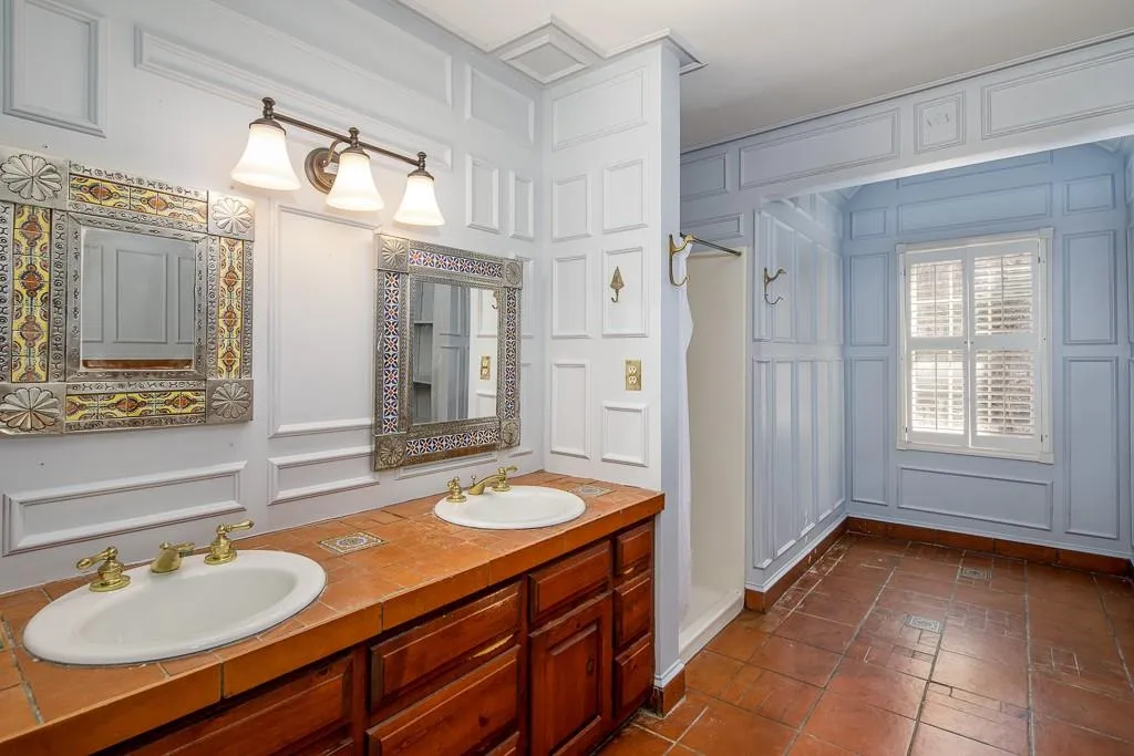 8105 River Circle, Sandy Springs, Georgia 30350, 4 Bedrooms Bedrooms, ,2 BathroomsBathrooms,Residential,Sold,8105 River Circle,6516258