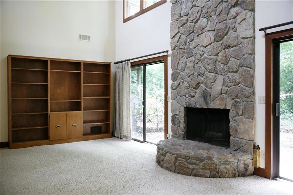 890 Edgewater Drive, Sandy Springs, Georgia 30328, 4 Bedrooms Bedrooms, ,3 BathroomsBathrooms,Residential,Sold,890 Edgewater Drive,5856043
