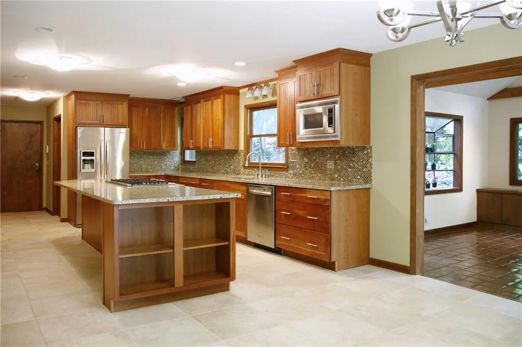 890 Edgewater Drive, Sandy Springs, Georgia 30328, 4 Bedrooms Bedrooms, ,3 BathroomsBathrooms,Residential,Sold,890 Edgewater Drive,5856043