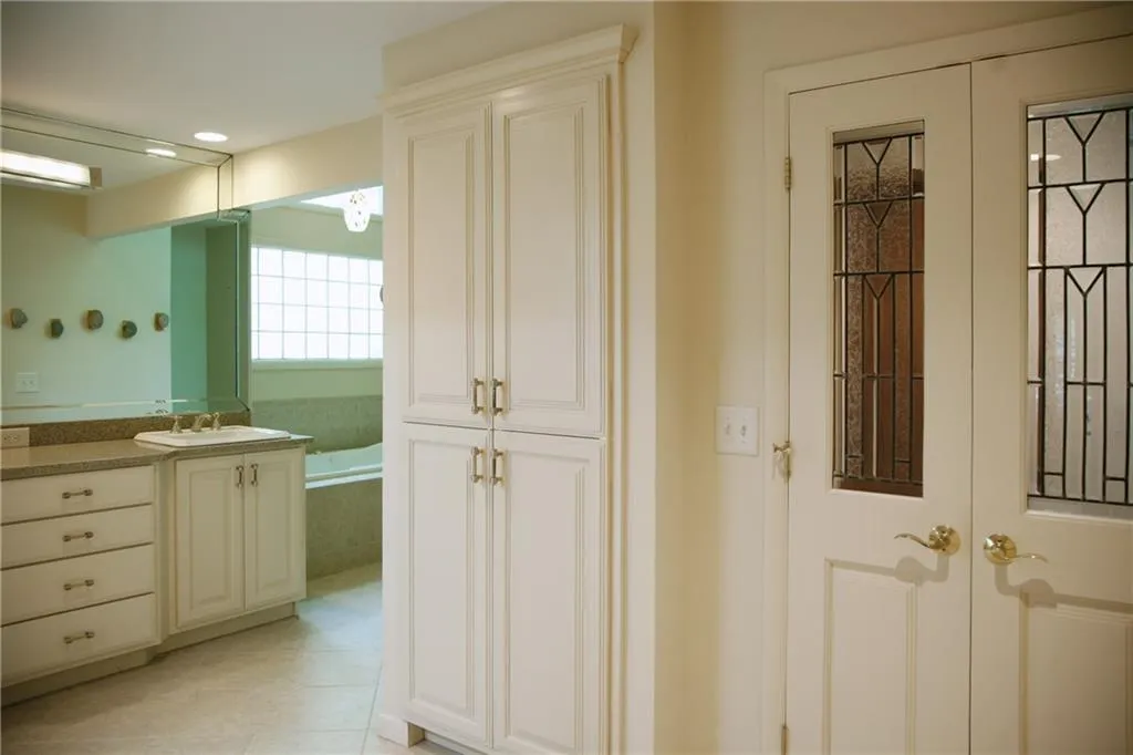 890 Edgewater Drive, Sandy Springs, Georgia 30328, 4 Bedrooms Bedrooms, ,3 BathroomsBathrooms,Residential,Sold,890 Edgewater Drive,5856043