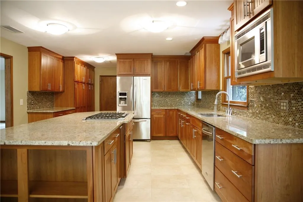 890 Edgewater Drive, Sandy Springs, Georgia 30328, 4 Bedrooms Bedrooms, ,3 BathroomsBathrooms,Residential,Sold,890 Edgewater Drive,5856043