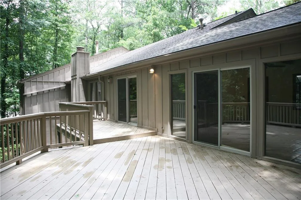 890 Edgewater Drive, Sandy Springs, Georgia 30328, 4 Bedrooms Bedrooms, ,3 BathroomsBathrooms,Residential,Sold,890 Edgewater Drive,5856043