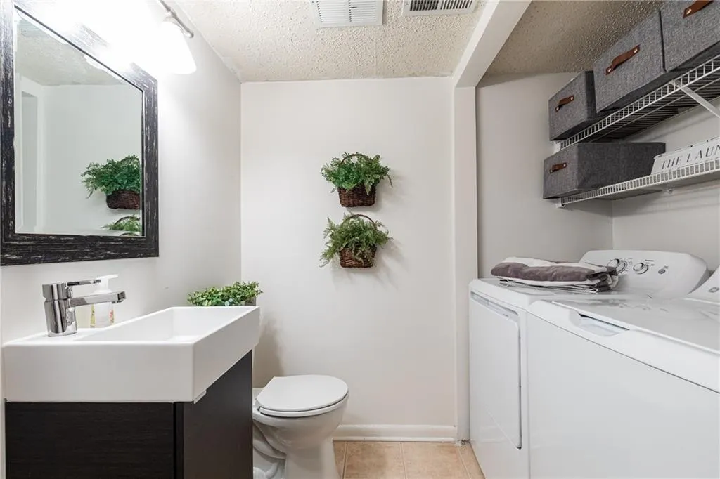 6900 Roswell Road Unit F6, Atlanta, Georgia 30328, 2 Bedrooms Bedrooms, ,2 BathroomsBathrooms,Residential,Sold,6900 Roswell Road Unit F6,6826679