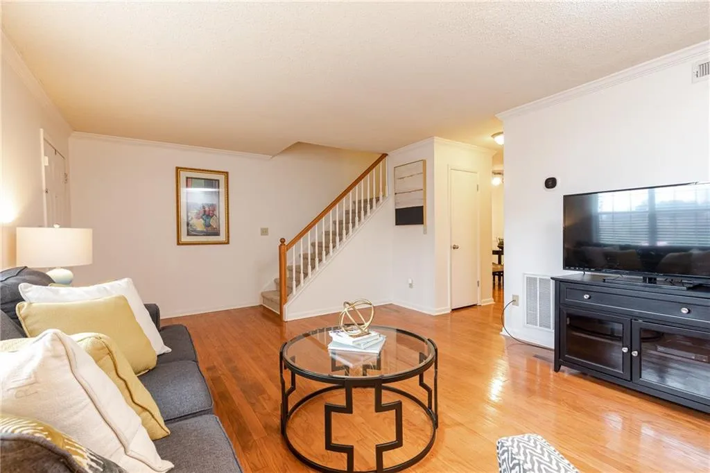 6900 Roswell Road Unit F6, Atlanta, Georgia 30328, 2 Bedrooms Bedrooms, ,2 BathroomsBathrooms,Residential,Sold,6900 Roswell Road Unit F6,6826679