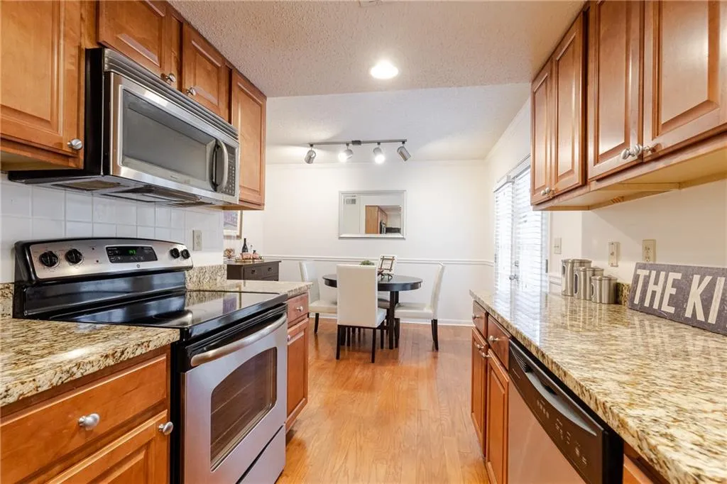 6900 Roswell Road Unit F6, Atlanta, Georgia 30328, 2 Bedrooms Bedrooms, ,2 BathroomsBathrooms,Residential,Sold,6900 Roswell Road Unit F6,6826679