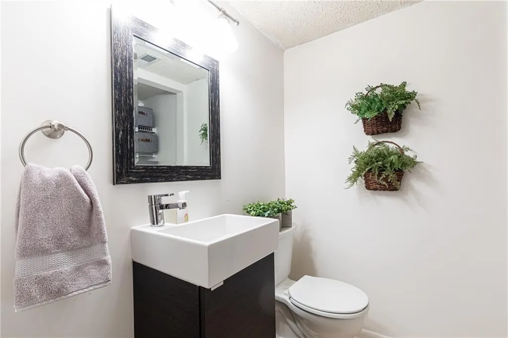 6900 Roswell Road Unit F6, Atlanta, Georgia 30328, 2 Bedrooms Bedrooms, ,2 BathroomsBathrooms,Residential,Sold,6900 Roswell Road Unit F6,6826679