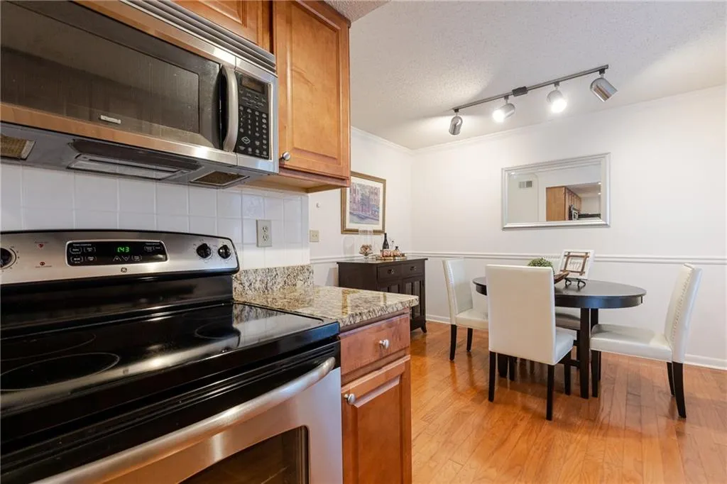 6900 Roswell Road Unit F6, Atlanta, Georgia 30328, 2 Bedrooms Bedrooms, ,2 BathroomsBathrooms,Residential,Sold,6900 Roswell Road Unit F6,6826679