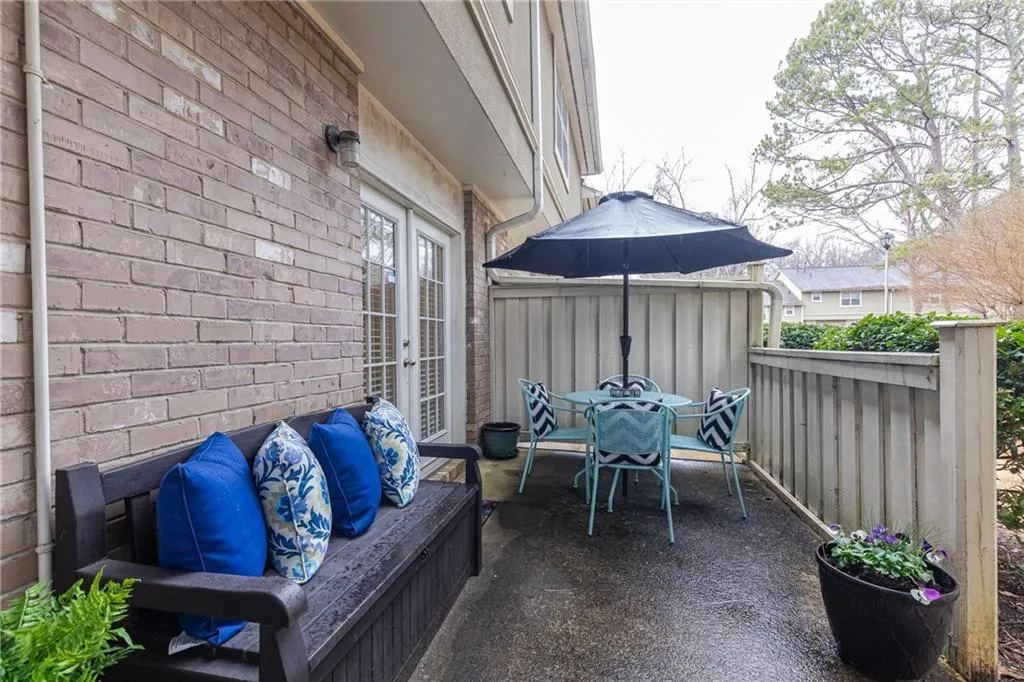 6900 Roswell Road Unit F6, Atlanta, Georgia 30328, 2 Bedrooms Bedrooms, ,2 BathroomsBathrooms,Residential,Sold,6900 Roswell Road Unit F6,6826679