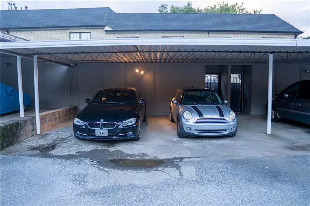 350 Winding River Drive Unit B, Sandy Springs, Georgia 30350, 3 Bedrooms Bedrooms, ,2 BathroomsBathrooms,Residential,Sold,350 Winding River Drive Unit B,7107153