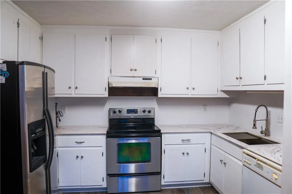 350 Winding River Drive Unit B, Sandy Springs, Georgia 30350, 3 Bedrooms Bedrooms, ,2 BathroomsBathrooms,Residential,Sold,350 Winding River Drive Unit B,7107153