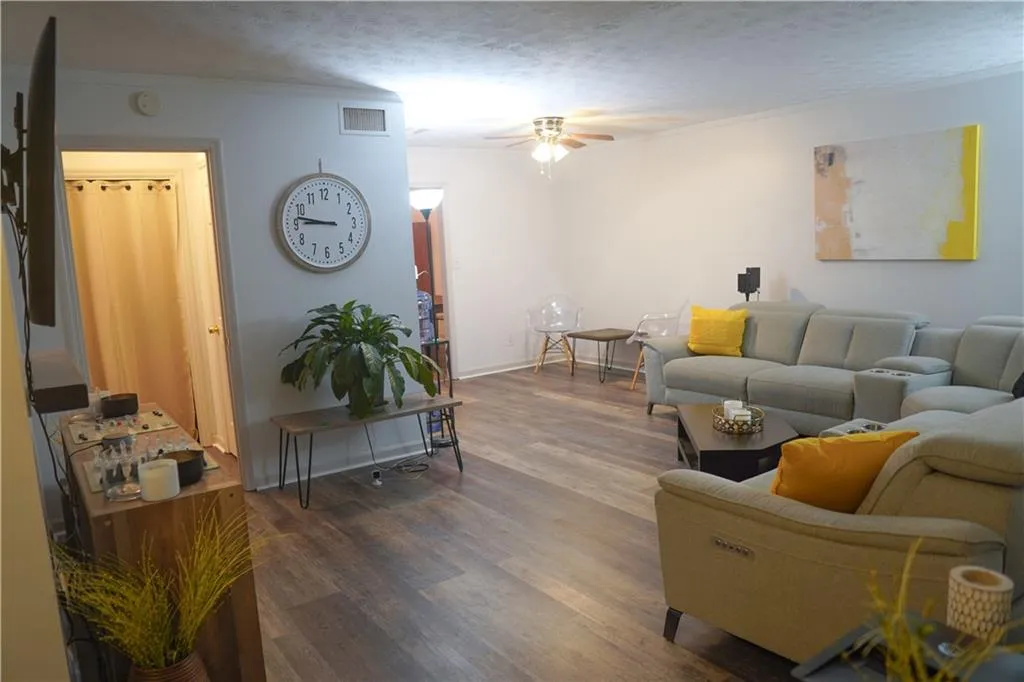 350 Winding River Drive Unit B, Sandy Springs, Georgia 30350, 3 Bedrooms Bedrooms, ,2 BathroomsBathrooms,Residential,Sold,350 Winding River Drive Unit B,7107153