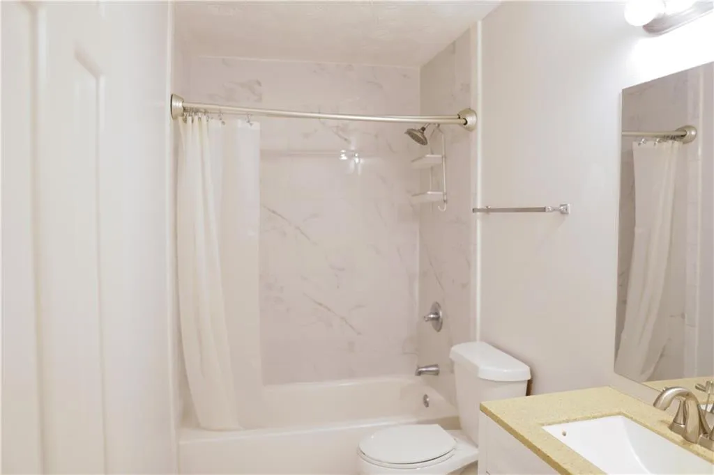 350 Winding River Drive Unit B, Sandy Springs, Georgia 30350, 3 Bedrooms Bedrooms, ,2 BathroomsBathrooms,Residential,Sold,350 Winding River Drive Unit B,7107153