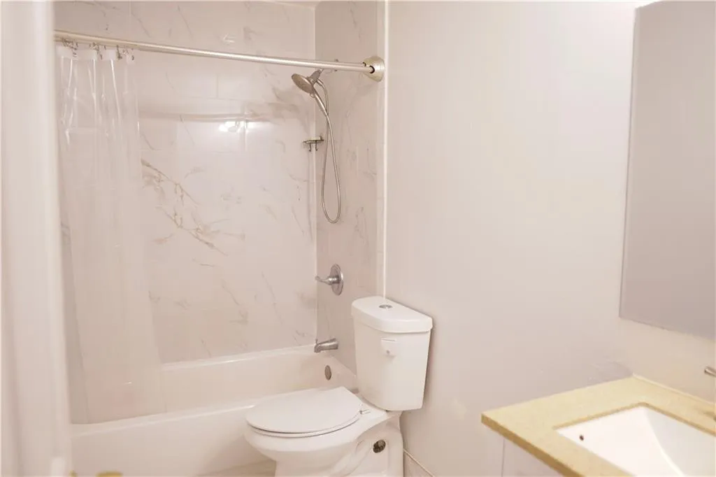 350 Winding River Drive Unit B, Sandy Springs, Georgia 30350, 3 Bedrooms Bedrooms, ,2 BathroomsBathrooms,Residential,Sold,350 Winding River Drive Unit B,7107153