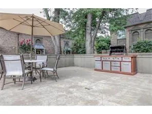 6980 Roswell Road Ne Unit B15, Sandy Springs, Georgia 30328, 2 Bedrooms Bedrooms, ,2 BathroomsBathrooms,Residential,Sold,6980 Roswell Road Ne Unit B15,5729748