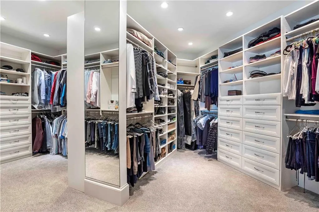 630 Regency Forest Court, Atlanta, Georgia 30342, 5 Bedrooms Bedrooms, ,4 BathroomsBathrooms,Residential,Sold,630 Regency Forest Court,6946600