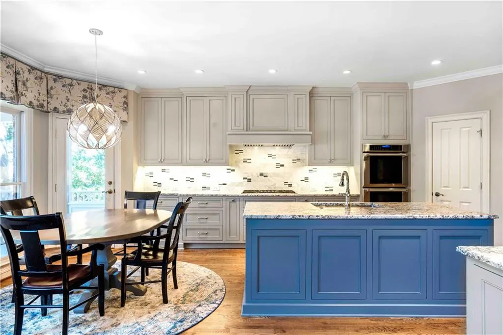 630 Regency Forest Court, Atlanta, Georgia 30342, 5 Bedrooms Bedrooms, ,4 BathroomsBathrooms,Residential,Sold,630 Regency Forest Court,6946600