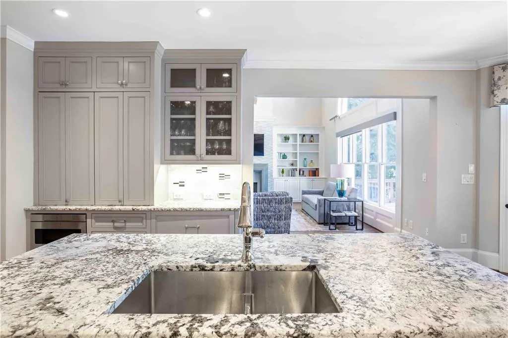 630 Regency Forest Court, Atlanta, Georgia 30342, 5 Bedrooms Bedrooms, ,4 BathroomsBathrooms,Residential,Sold,630 Regency Forest Court,6946600